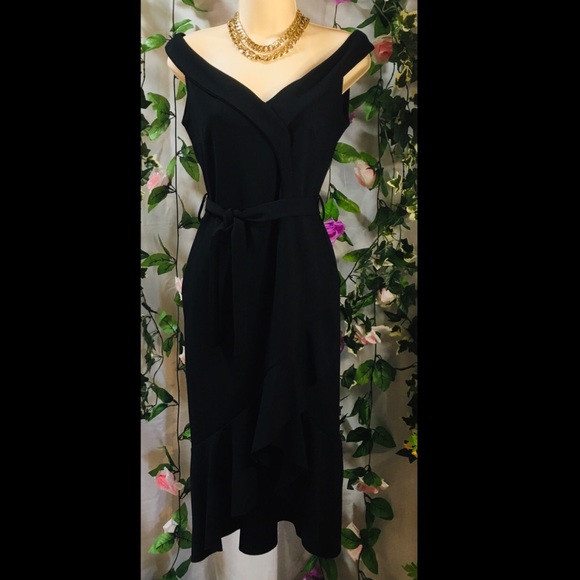 *Boohoo Night* off the shoulder belted dress π€ - Picture 3 of 9